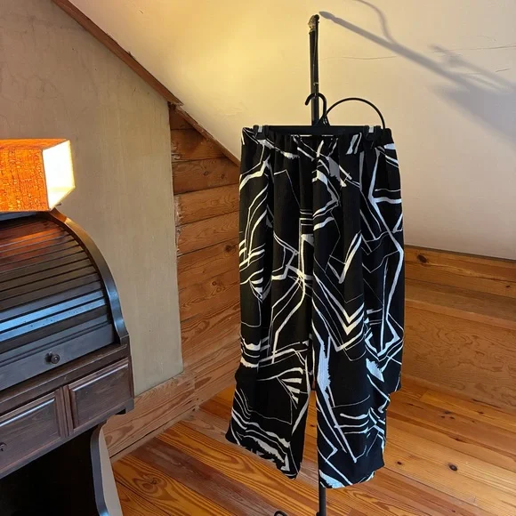 Chalet et Céci Stylish Black and White Wide Leg Pants, EUC, M - Picture 10 of 11